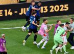 Marcos Acuña stíhá Dumfriese na konci zápasu Interu 2:0 v trapné scéně, které se na internetu vysmívají
